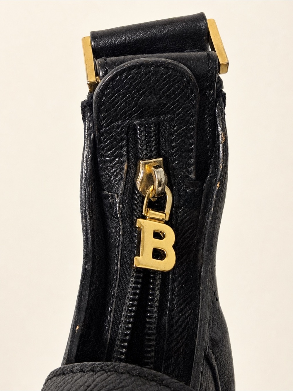 Bally Vintage Black Leather Shoulder Bag Gold Hardware Crossbody - Picture 8 of 10